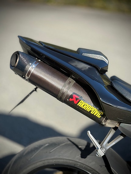 Yamaha YZF-R1 2 of 7