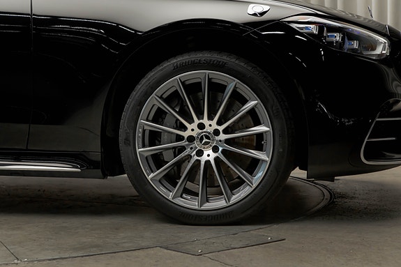 Mercedes-Benz S580 e 9 of 30