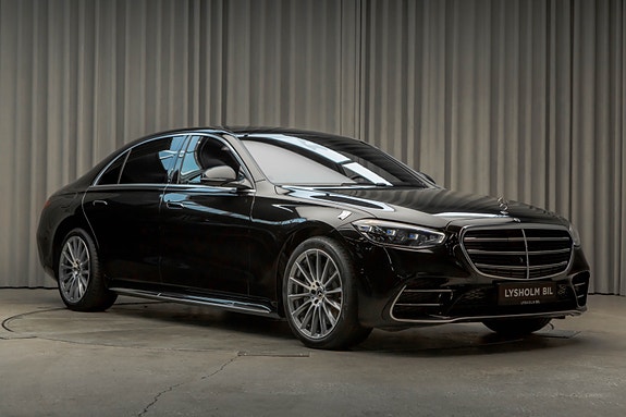 Mercedes-Benz S580 e 2 of 30