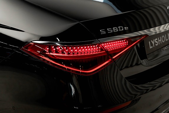 Mercedes-Benz S580 e 17 of 30