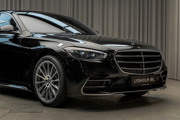 Mercedes-Benz S580 e 3 of 30