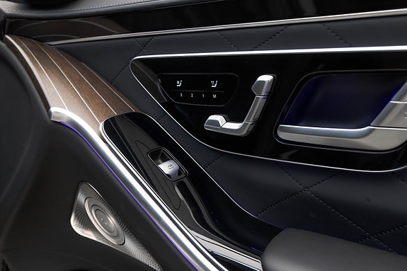 Mercedes-Benz S580 e 26 of 30