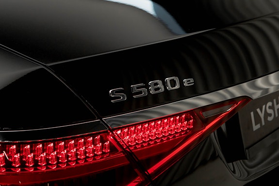 Mercedes-Benz S580 e 18 of 30