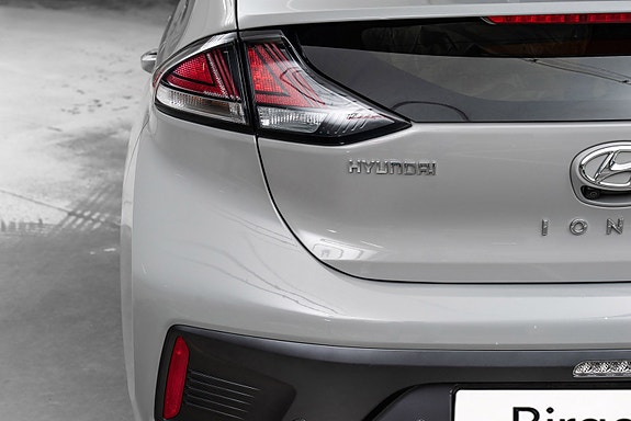 Hyundai IONIQ 8 of 29