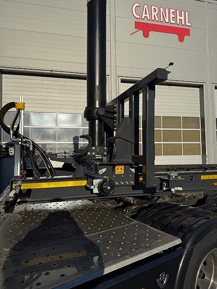 Andre TIPP CONTAINERSEMI MED HYDRAULISK FLYTTING AV CONTAINER 7 of 11