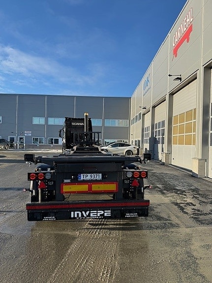 Andre TIPP CONTAINERSEMI MED HYDRAULISK FLYTTING AV CONTAINER 5 of 11