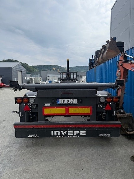 Andre TIPP CONTAINERSEMI MED HYDRAULISK FLYTTING AV CONTAINER 10 of 11
