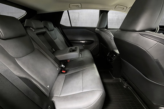 Lexus RZ450e 12 of 25