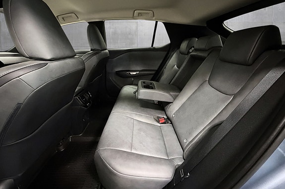 Lexus RZ450e 10 of 25