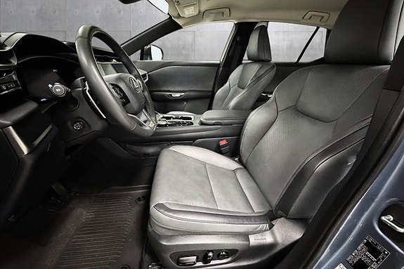 Lexus RZ450e 9 of 25
