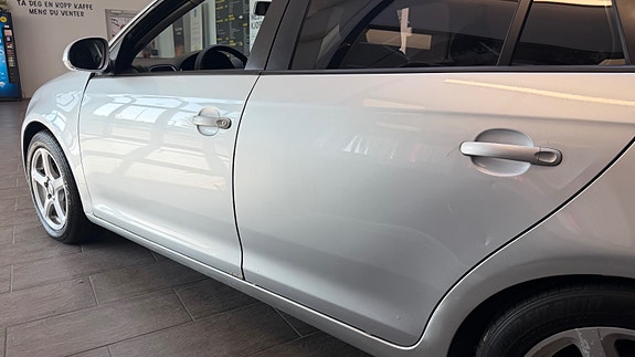 Volkswagen Golf VI 12 of 30