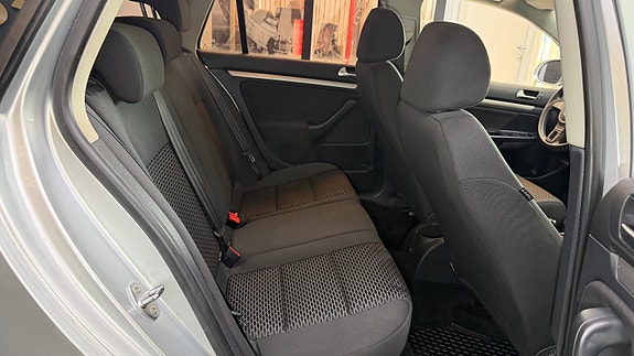 Volkswagen Golf VI 16 of 30