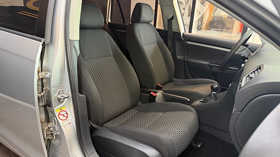 Volkswagen Golf VI 17 of 30