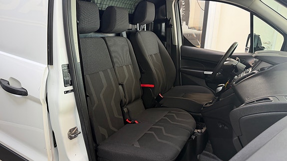 Ford Transit Connect 17 of 30