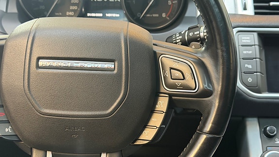 Land Rover Range Rover Evoque 27 of 30
