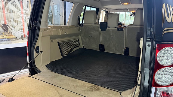 Land Rover Discovery 4 21 of 30
