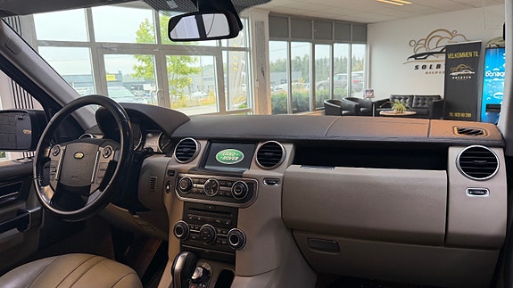 Land Rover Discovery 4 19 of 30