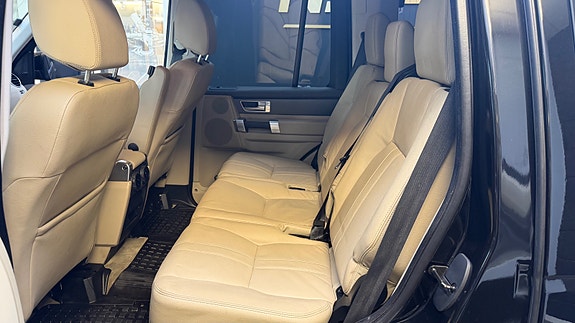 Land Rover Discovery 4 18 of 30