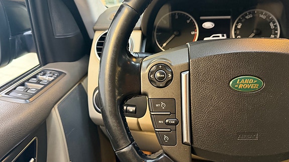 Land Rover Discovery 4 26 of 30