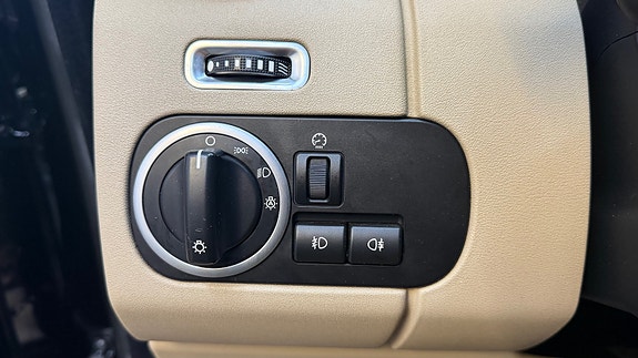 Land Rover Discovery 4 28 of 30
