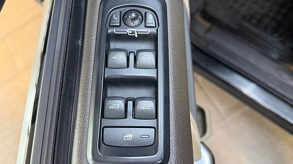 Land Rover Discovery 4 30 of 30
