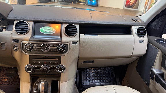Land Rover Discovery 4 22 of 30
