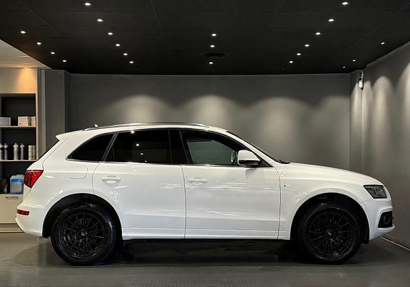 Audi Q5 2 of 17