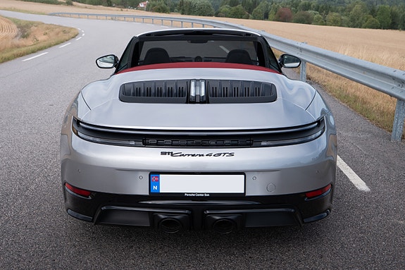 Porsche 911 16 of 30