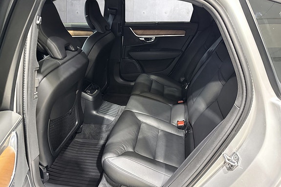 Volvo S90 17 of 21