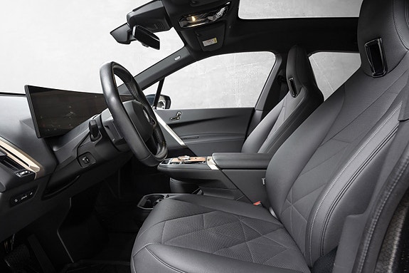 BMW iX 10 of 30