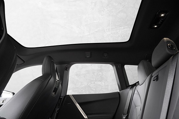 BMW iX 20 of 30