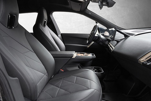 BMW iX 30 of 30