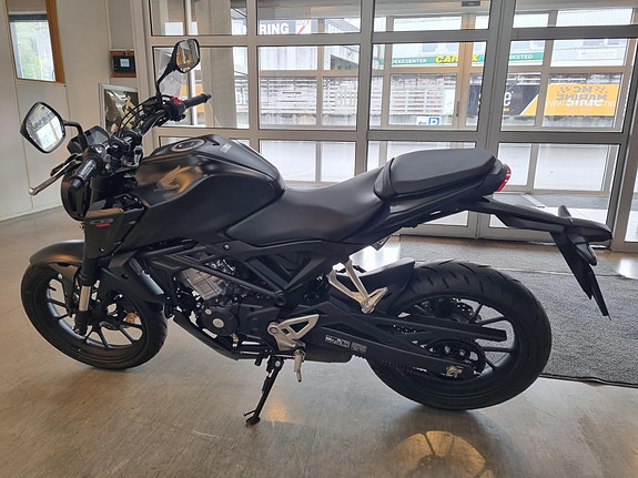 Honda CB125R 11 of 13