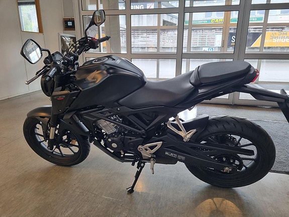 Honda CB125R 10 of 13