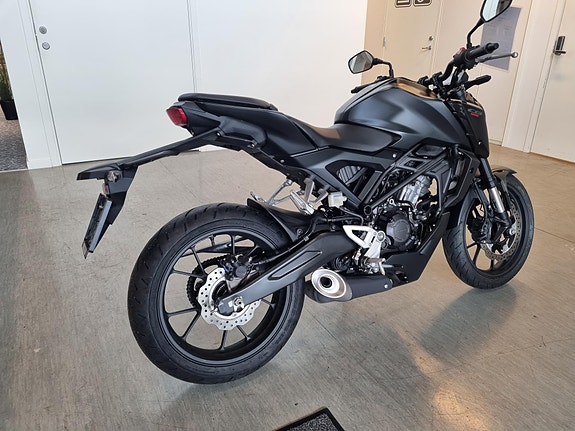 Honda CB125R 5 of 13