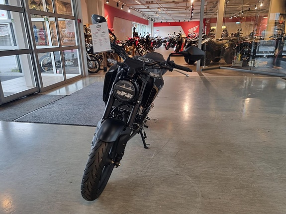 Honda CB125R 13 of 13