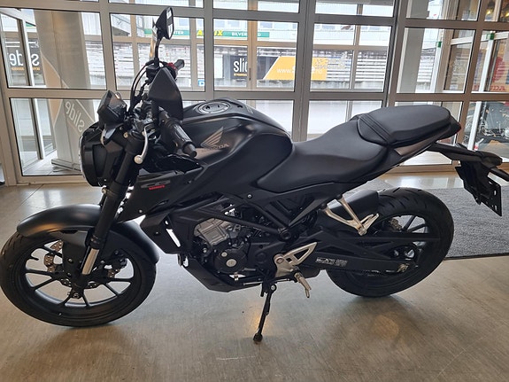Honda CB125R 9 of 13