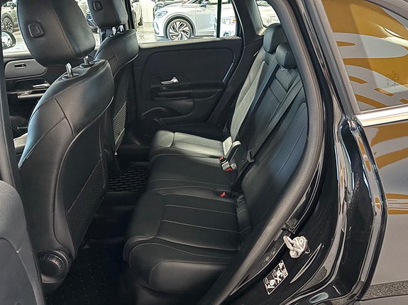 Mercedes-Benz GLA250 e 10 of 18