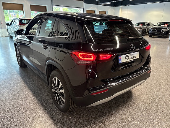 Mercedes-Benz GLA250 e 7 of 18