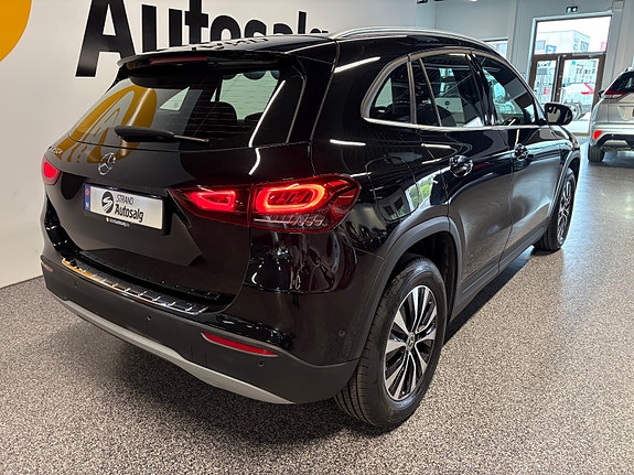 Mercedes-Benz GLA250 e 5 of 18
