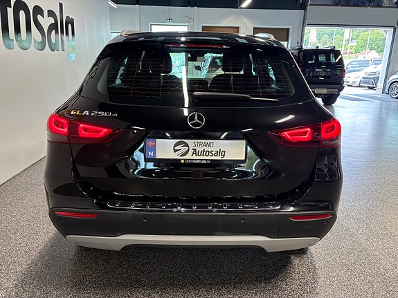 Mercedes-Benz GLA250 e 6 of 18