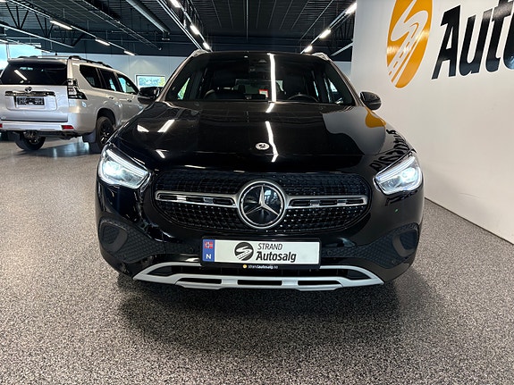 Mercedes-Benz GLA250 e 3 of 18