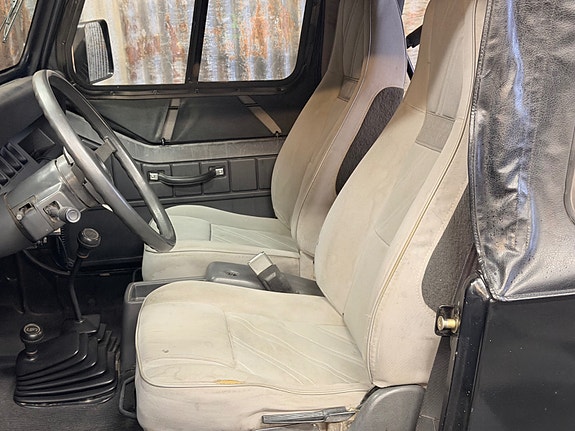 Jeep Wrangler 15 of 30