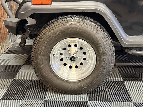 Jeep Wrangler 12 of 30