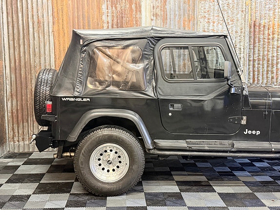 Jeep Wrangler 4 of 30