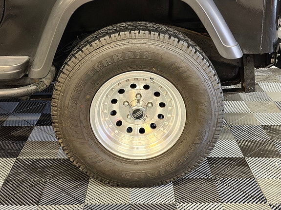 Jeep Wrangler 13 of 30