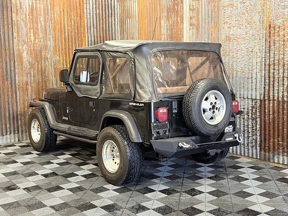 Jeep Wrangler 8 of 30