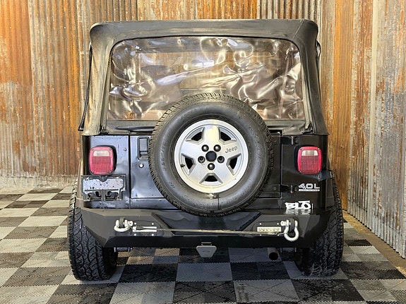 Jeep Wrangler 14 of 30