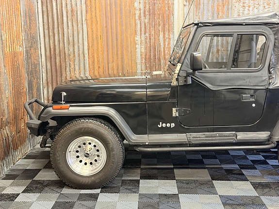 Jeep Wrangler 11 of 30