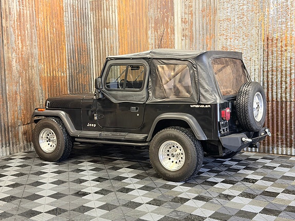 Jeep Wrangler 9 of 30